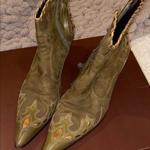 Bailey Style. Antonio Melani size 8